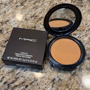 MAC NC42 Studio Fix Powder